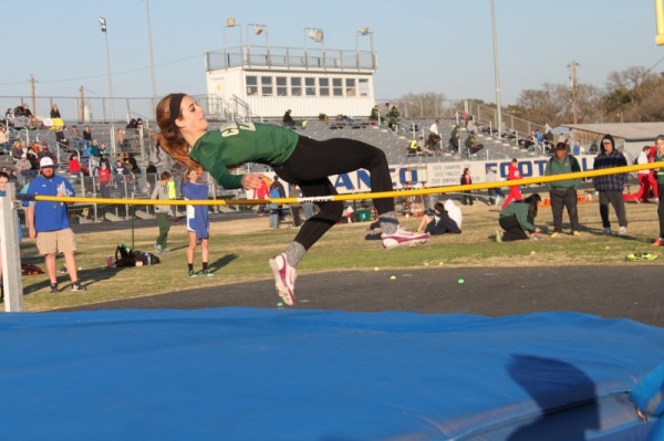 Mariah Ellis clearing the Bar