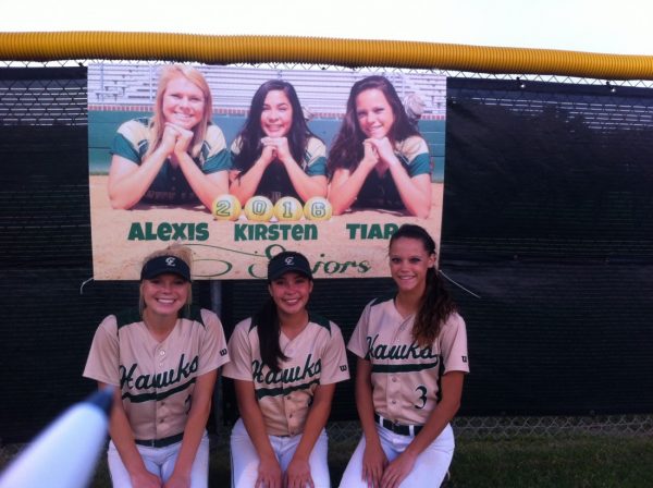 Seniors Alexis Robinson, Kirsten Jones, and Tiare Kacir