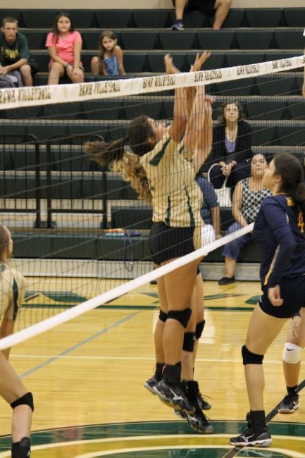 Adia Garcia takes control of the net in win over Akins