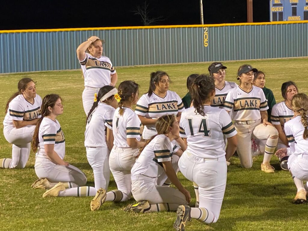 Cl Hawk S Softball Starts District With A 13 1 Win Over Wimberley The Hilltop Resporter